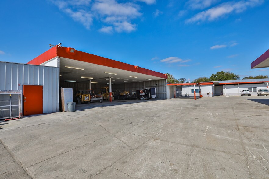 More Photos Of 7001 Gibsonton Dr, Gibsonton Manufacturing For Sale