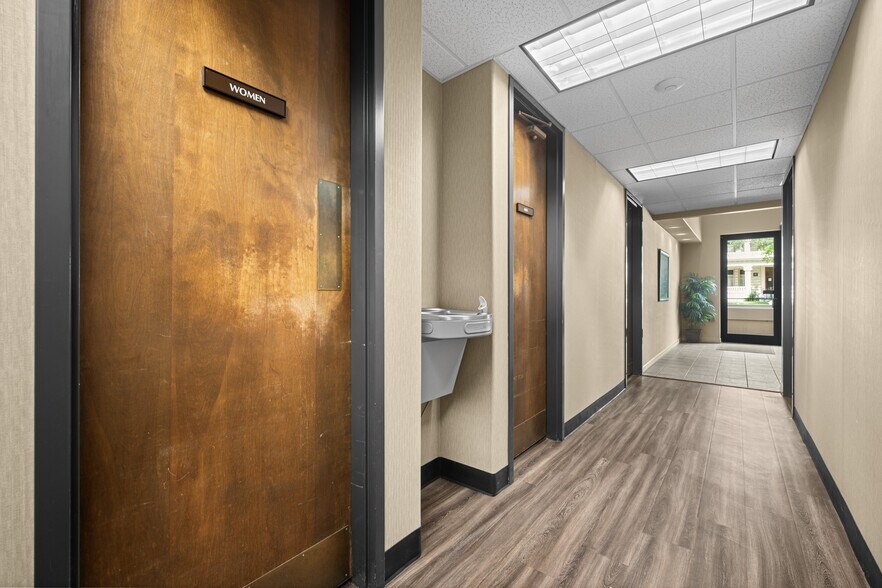 More Photos Of 1411 West Ave, Austin Office For Sale