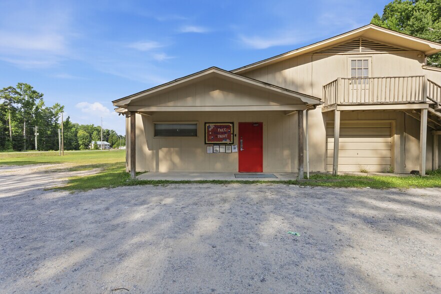 More Photos Of 10719 Landmark Ln, Cottondale Light Distribution For Sale