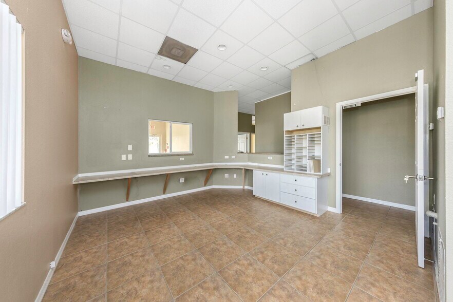 More Photos Of 655 N Indiana Ave, Englewood Medical For Sale