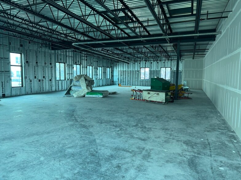 More Photos Of 6355 Initiative Blvd, Sarasota Storefront Retail Office For Lease