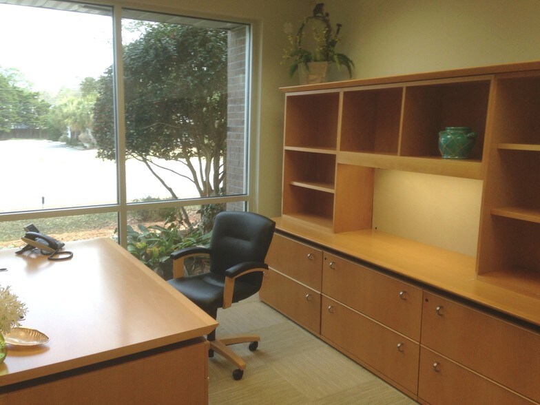 More Photos Of 2018 Eastwood Rd, Wilmington Office For Lease