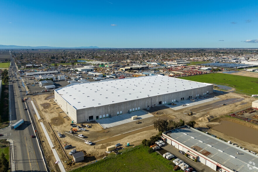 More Photos Of 2401 Nickerson Dr, Modesto Warehouse For Lease