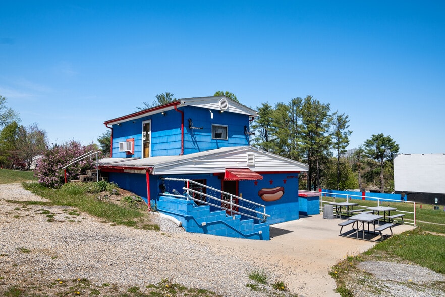 More Photos Of 275 Starlight Dr, Christiansburg Theater Concert Hall For Sale