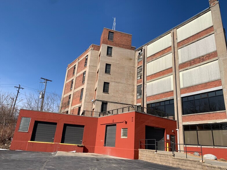 More Photos Of 1101 Mound Ave, Racine Warehouse For Lease