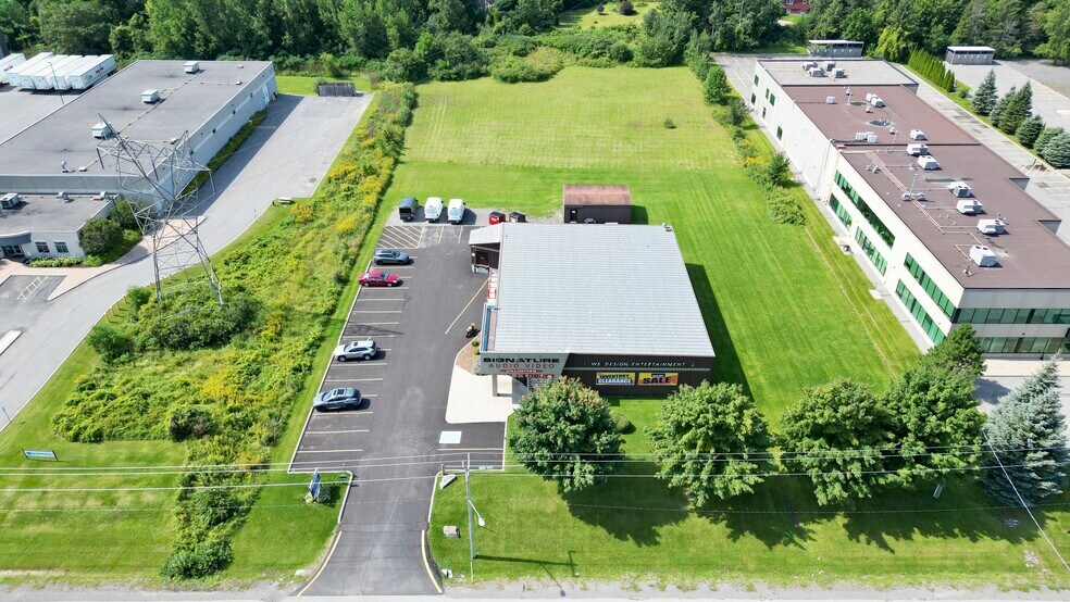 More Photos Of 126 Iber Rd, Ottawa Showroom For Sale