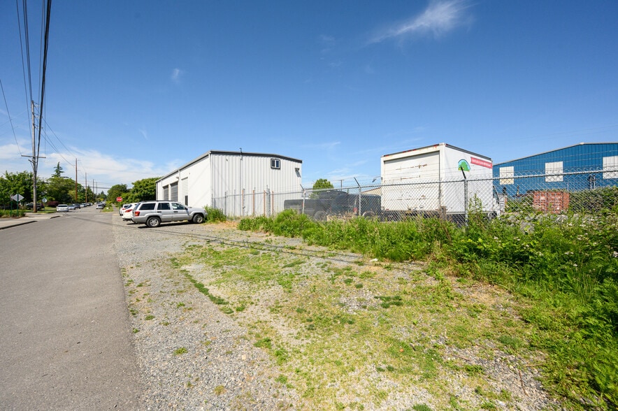 More Photos Of 2034 Franklin St, Bellingham Service For Sale