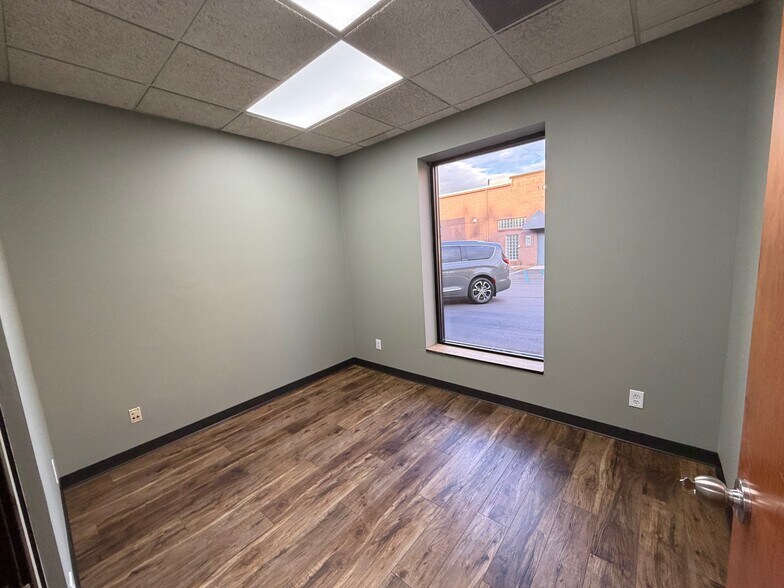 More Photos Of 555 Elmwood Dr, Troy Warehouse For Lease