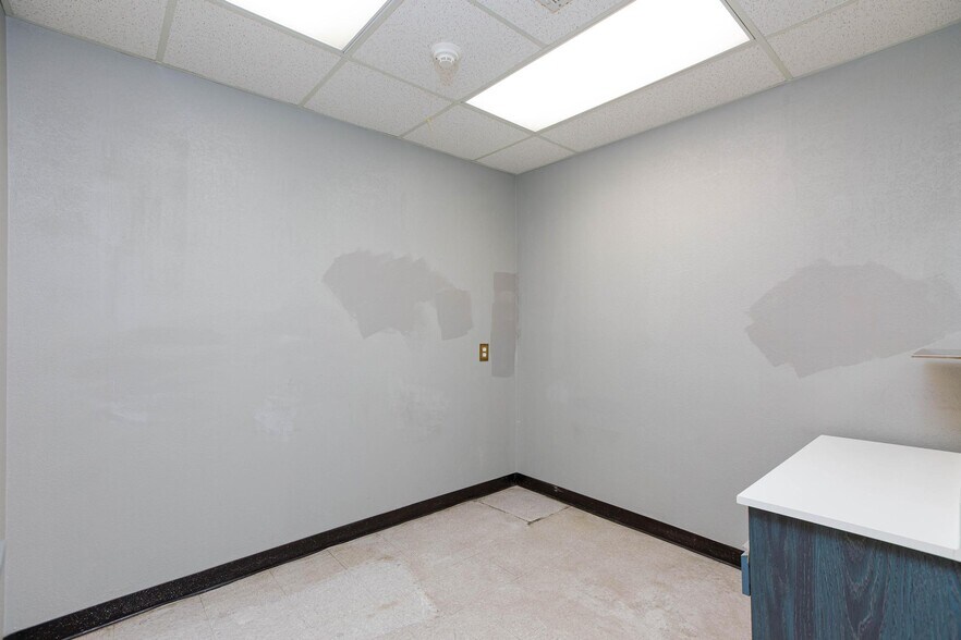 More Photos Of 872 E Sahara Ave, Las Vegas Medical For Lease