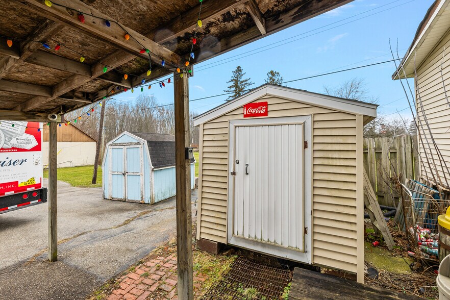 More Photos Of 3504 Palms Rd, Casco Drugstore For Sale