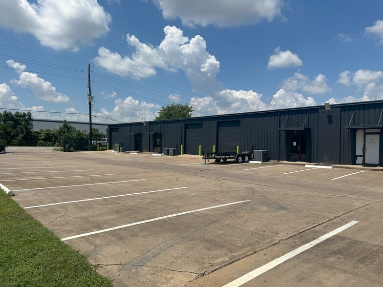 More Photos Of 8850 Windfern Rd, Houston Warehouse For Lease