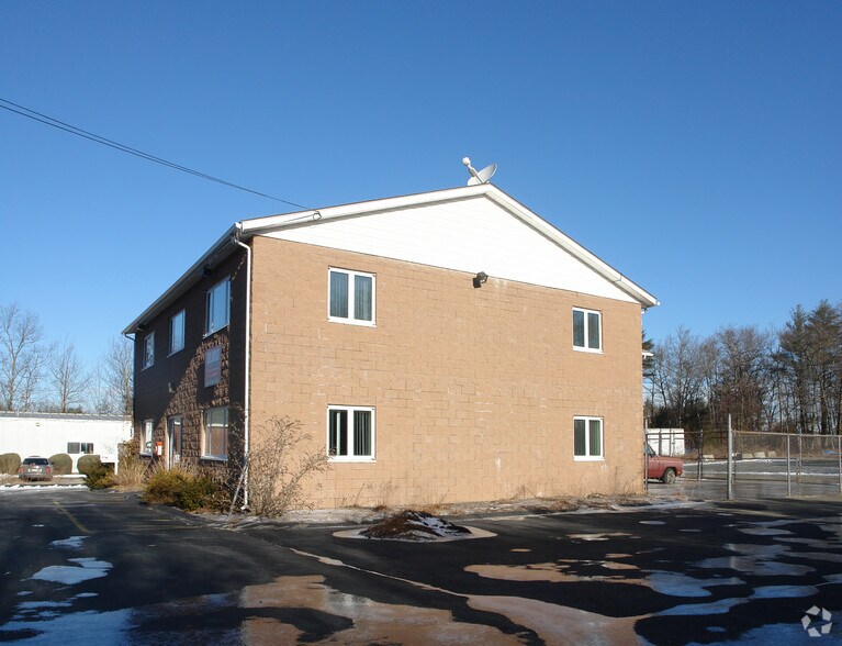 More Photos Of 27 Eastman St, Easton Flex For Sale