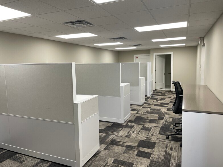 More Photos Of 13107 Eastpoint Park Blvd, Louisville Office For Sale