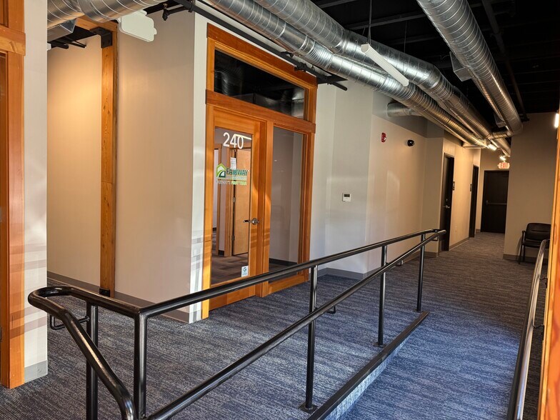 More Photos Of 202 E Historic Columbia River Hwy, Troutdale Storefront Retail Office For Lease