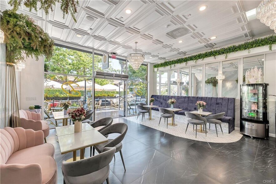 More Photos Of 12930 Ventura Blvd, Studio City Freestanding For Lease