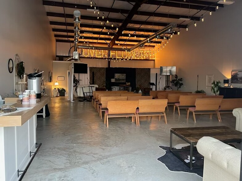 More Photos Of 8137 Florance Rd, Northlake Light Distribution For Lease