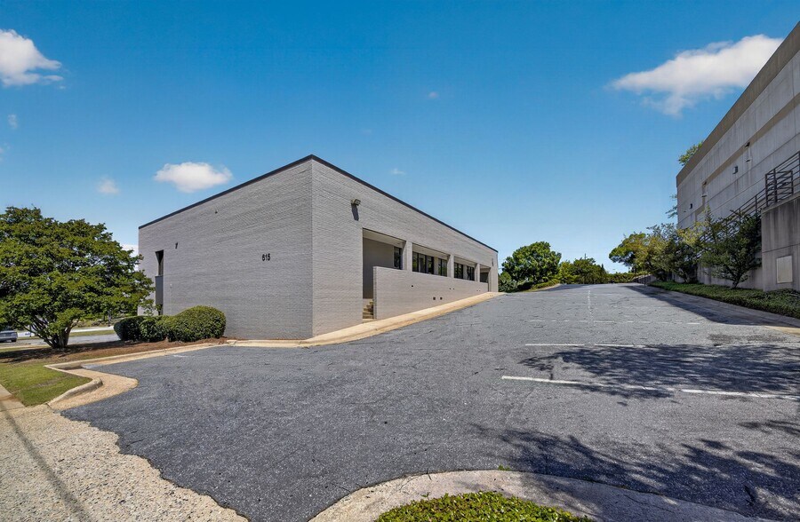 More Photos Of 615 19th St, Columbus Medical For Lease