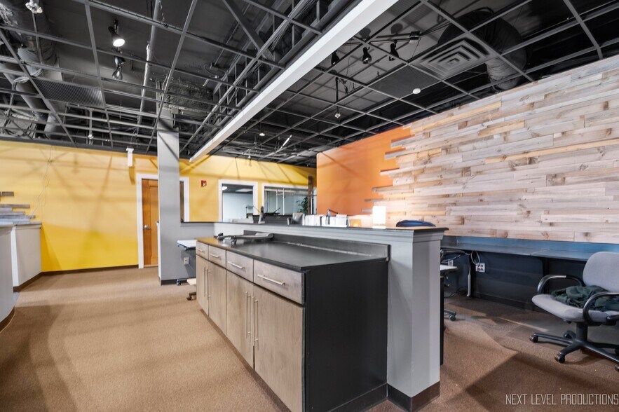 More Photos Of 850 W Bartlett Rd, Bartlett Medical For Sale