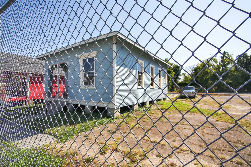 More Photos Of 1301 Clouet St, New Orleans Schools For Sale