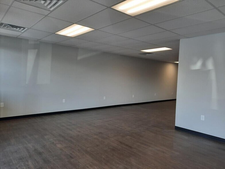 More Photos Of 105-121 Murray Plz, Chatsworth General Retail For Sale