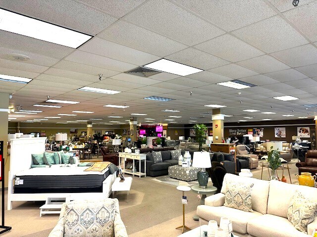 More Photos Of 6920 Cortez Rd W, Bradenton General Retail For Lease