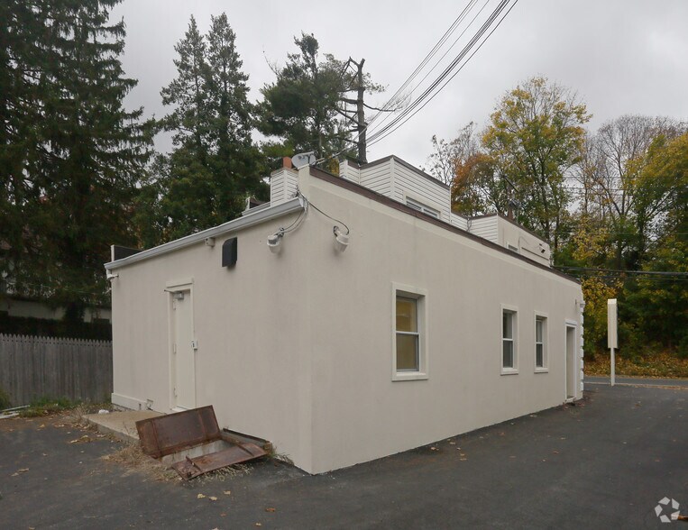 More Photos Of 243 Roslyn Rd, Roslyn Heights Office Residential For Lease