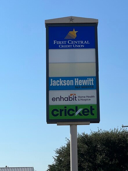 More Photos Of 305 Coke Ave, Hillsboro Unknown For Lease