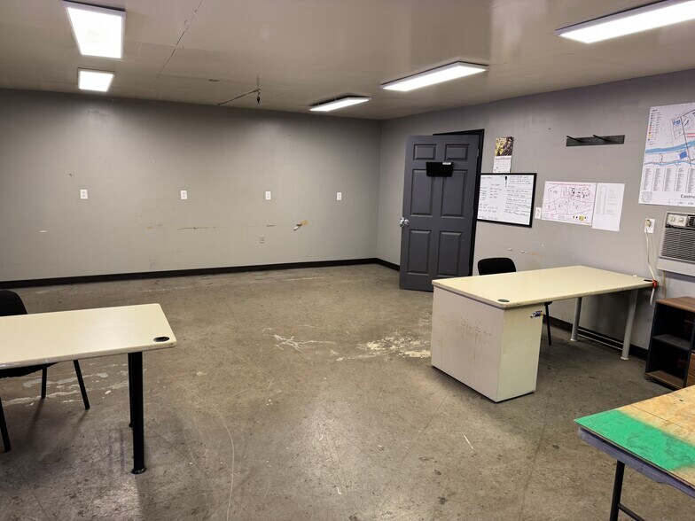 More Photos Of 2029 Brookside Ln, Kingsport Industrial For Sale