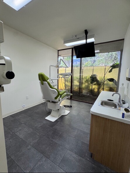 More Photos Of 814 W Foothill Blvd, Monrovia Medical For Sale