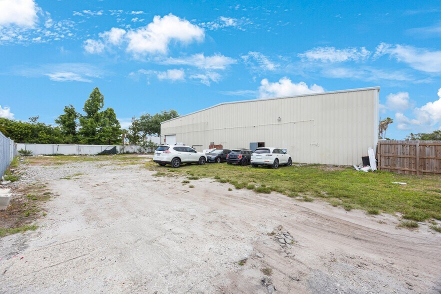 More Photos Of 9161 131st Pl N, Largo Warehouse For Lease