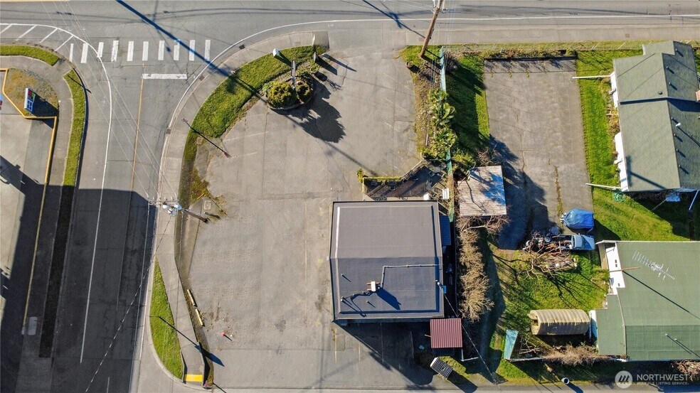 More Photos Of 32616 3rd Ave, Black Diamond Freestanding For Sale