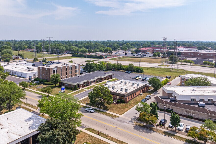 More Photos Of 300 N Hammes Ave, Joliet Medical For Lease