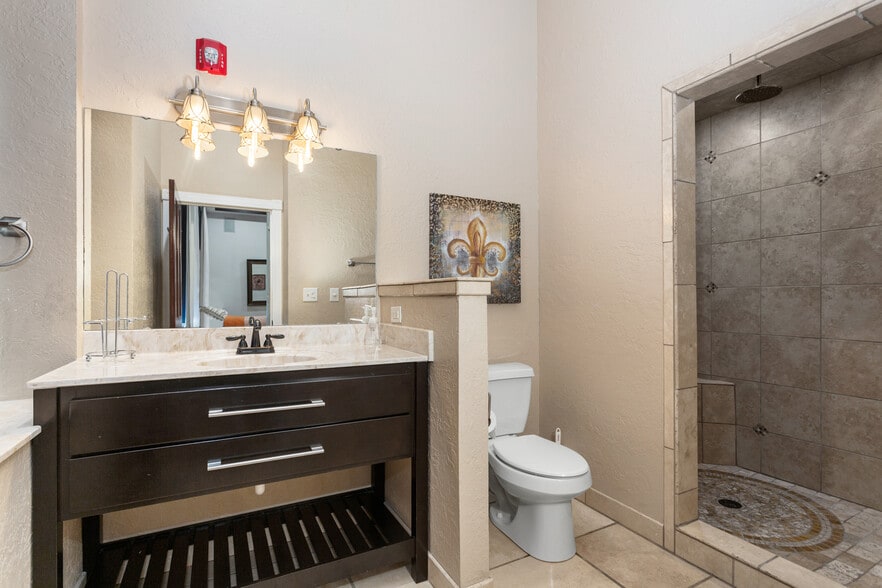 More Photos Of 1012 Noble St, Anniston Storefront Retail Office For Sale