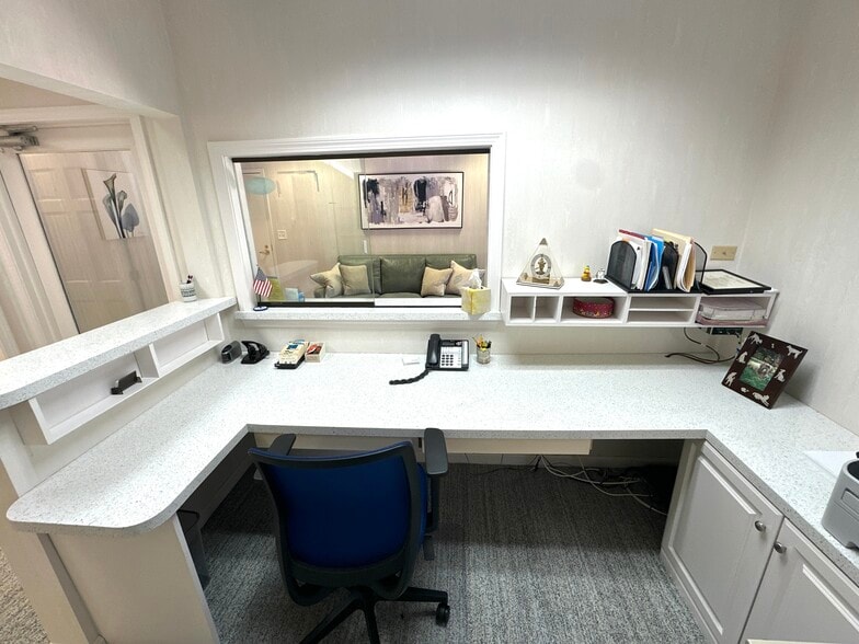 More Photos Of 230 Lafayette Rd, Portsmouth Office For Sale