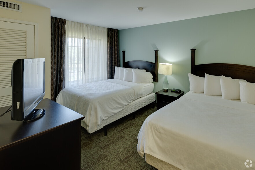 More Photos Of 300 W Romeo B Garrett Ave, Peoria Hotel For Sale