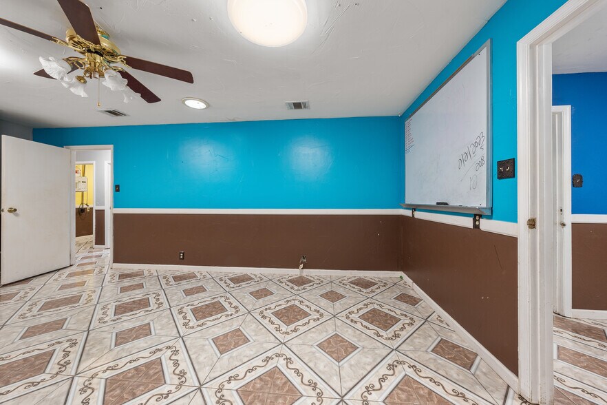 More Photos Of 3715 Bellmead Dr, Bellmead Office For Sale