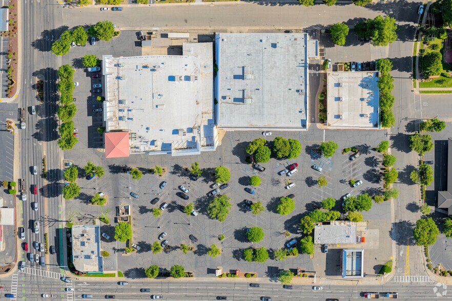 More Photos Of 865 Colusa Ave, Yuba City Department Store For Sale