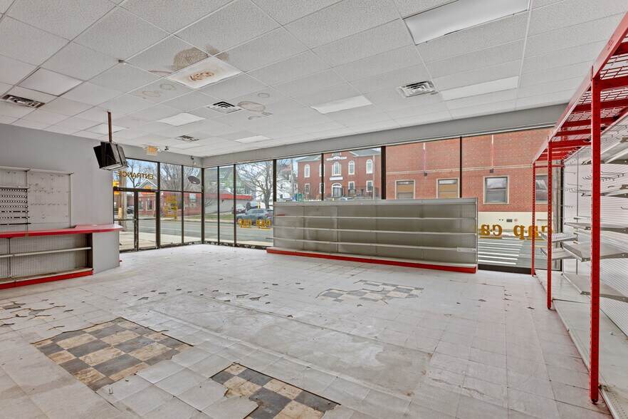 More Photos Of 86 Winter St, Haverhill General Retail For Sale