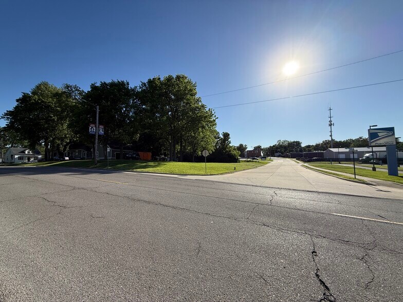 More Photos Of 304 3rd St, Waterloo Land For Sale
