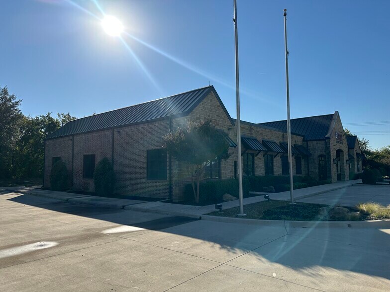 More Photos Of 700 Katy Rd, Keller Office For Lease