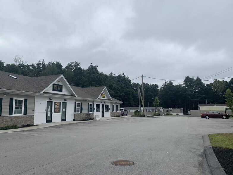 More Photos Of 365 Main St, Sturbridge Storefront For Sale