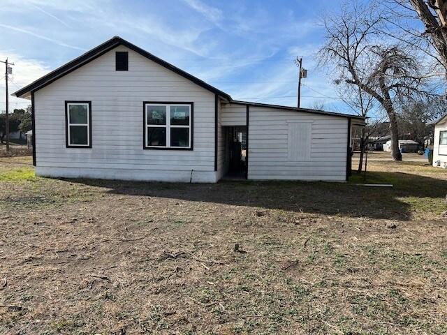 More Photos Of 902 Bevans St., Menard Freestanding For Sale