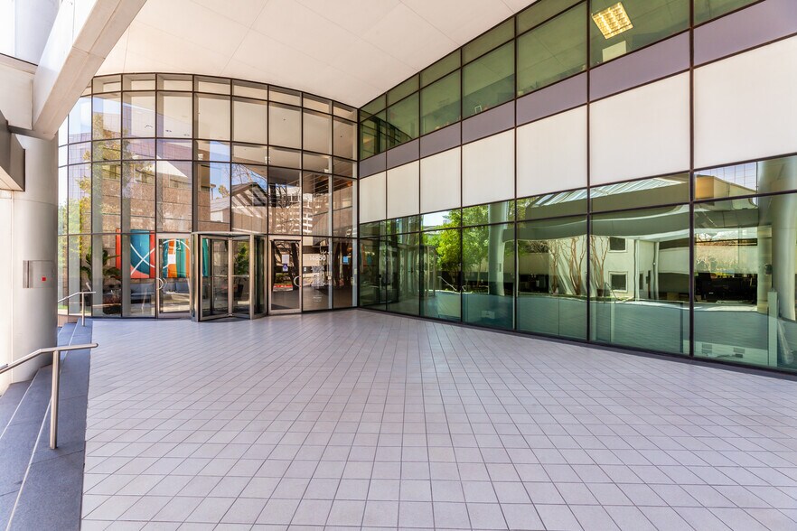 More Photos Of 14850 Quorum Dr, Dallas Office For Lease