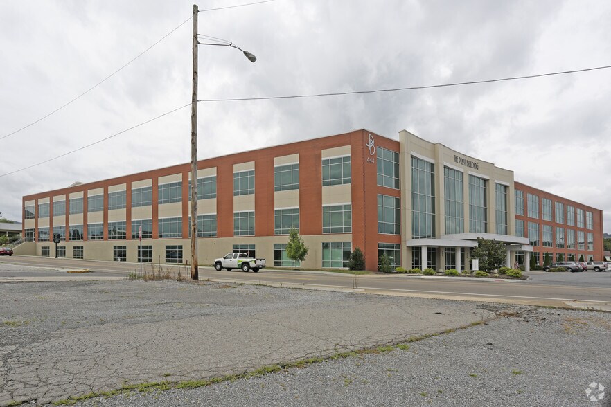 More Photos Of 400-444 Clinchfield St, Kingsport Medical For Lease