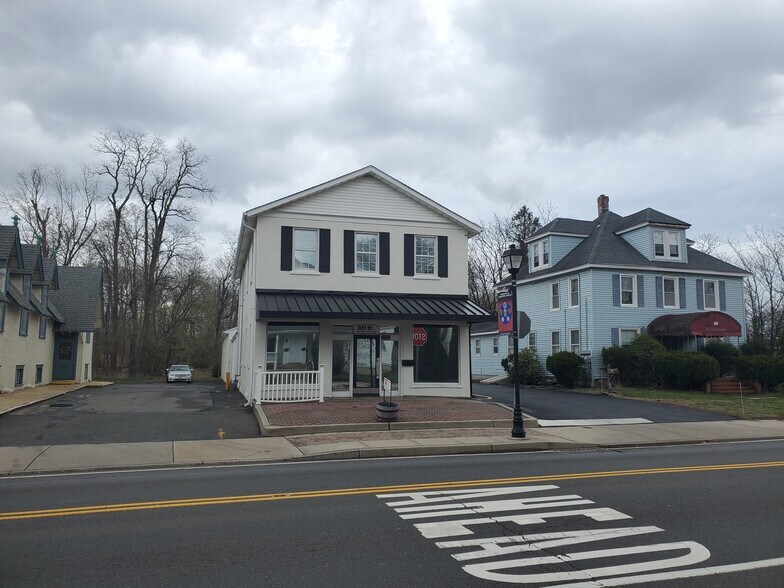 More Photos Of 44 Main St, Farmingdale Storefront For Lease
