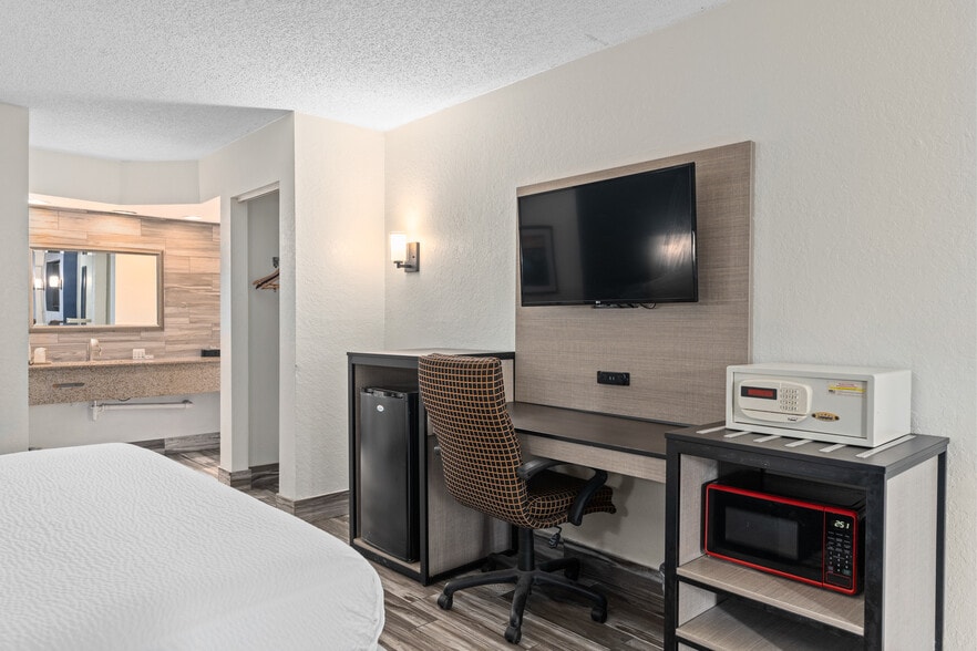 More Photos Of 3956 W Colonial Dr, Orlando Hotel For Sale