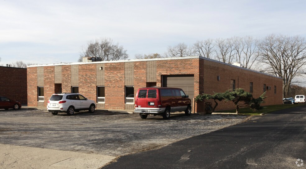 More Photos Of 2074-2078 S Foster Ave, Wheeling Warehouse For Lease