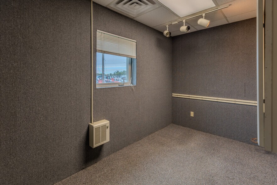 More Photos Of 4303 Memorial Hwy, Mandan Movie Radio TVStudio For Sale