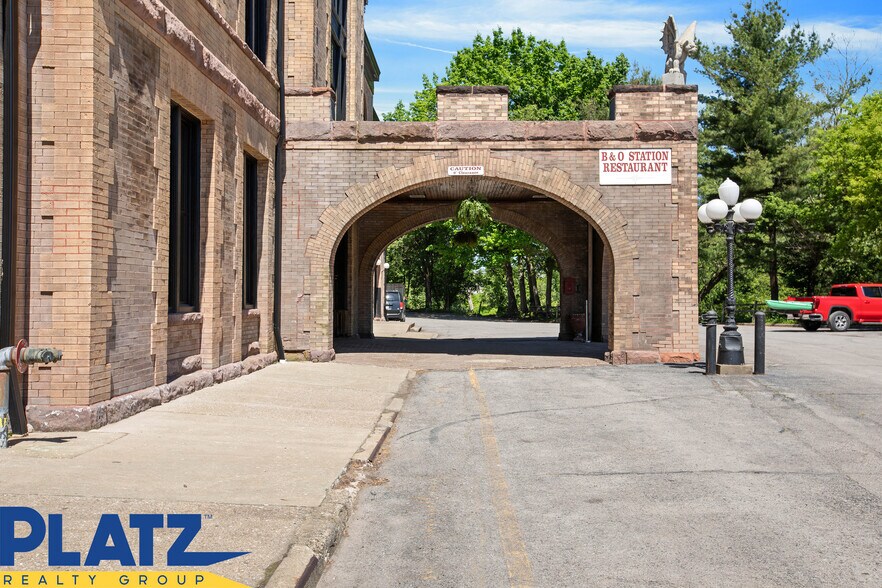 More Photos Of 530 Mahoning Ave, Youngstown Restaurant For Sale
