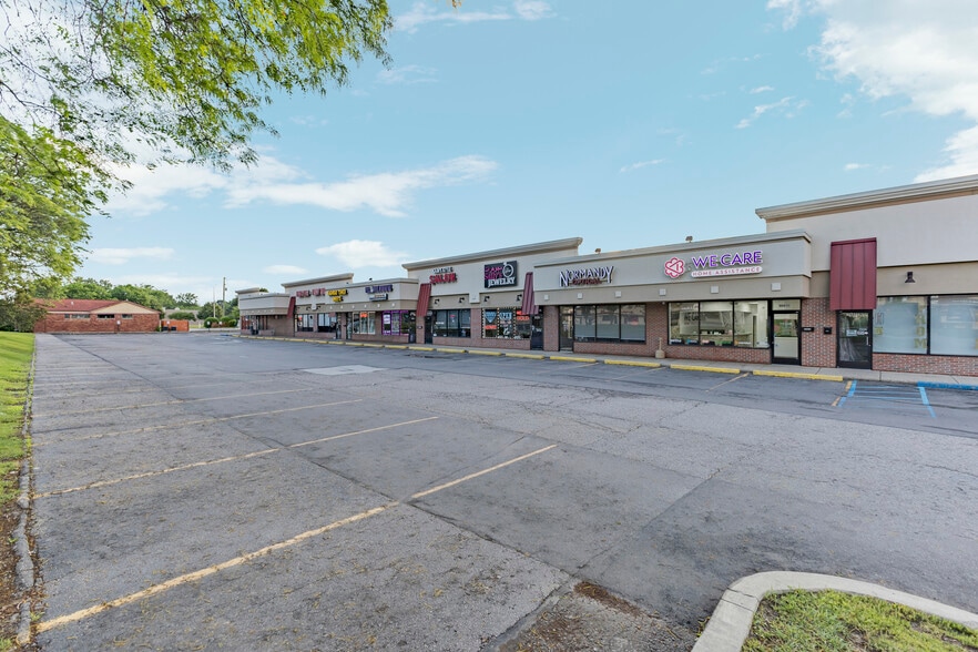 More Photos Of 36886 Ryan Rd, Sterling Heights Supermarket For Sale